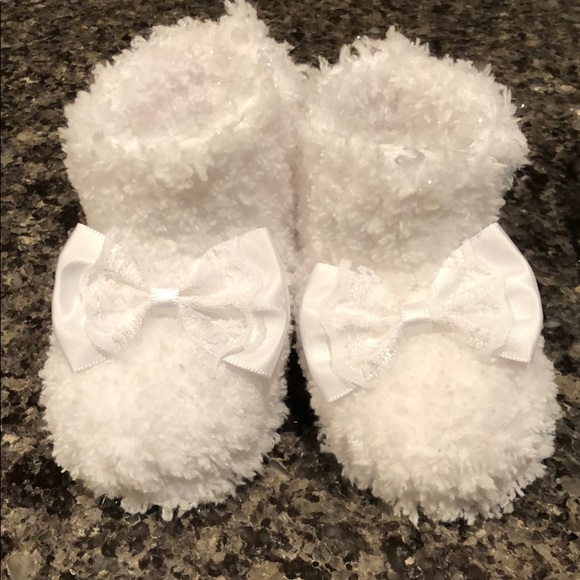 Handmade newborn baby booties NB - Picture 2 of 3
